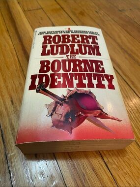 Robert Ludlum The Bourne Identity Paperback Edition Book 1 Jason Bourne series